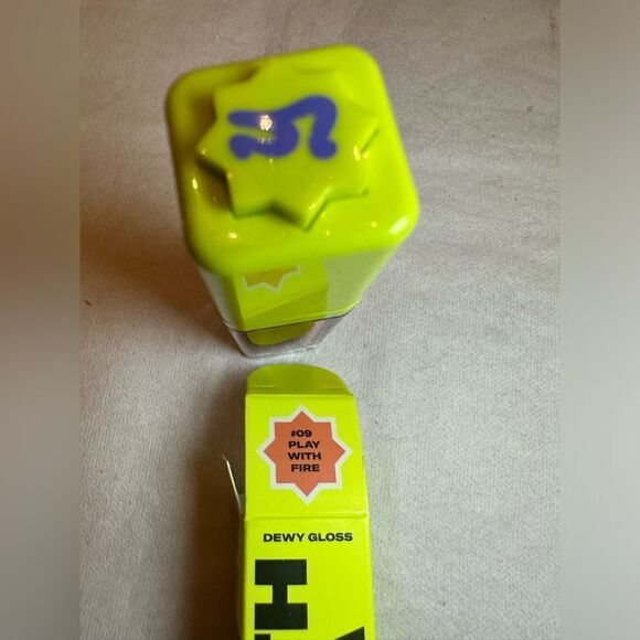 Youthforia Dewy Gloss Color- play with fire - Picture 5 of 5